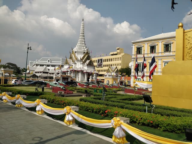 The golden roofs of the Grand Palace and Wat Phra Kaew, visible in full from the square. — Sanam Luang, Bangkok, Thailand